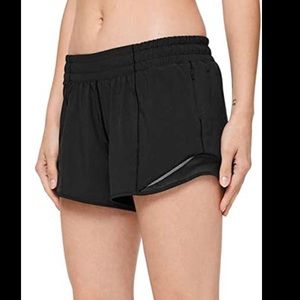 Black Lululemon Hotty Hot Size 4, 4 inch
